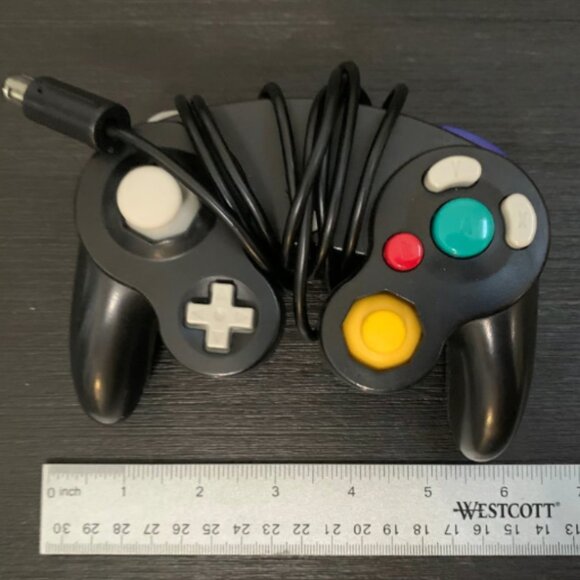 2 Nintendo GameCube controllers - Picture 3 of 5